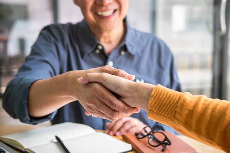 buyer and seller shaking hands after an FSBO deal