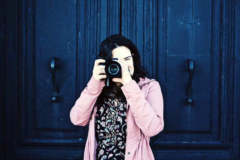 woman taking pictures of her house to place in her Craigslist real estate ad